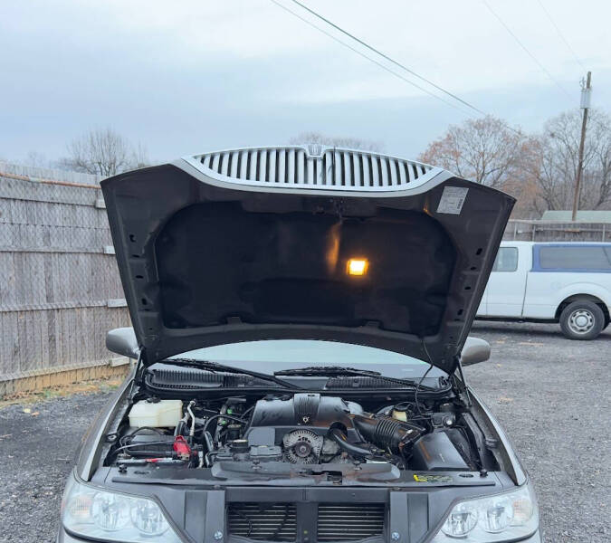 2003 Lincoln Town Car Signature