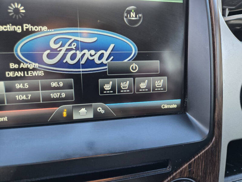 2014 Ford F-150 Lariat photo 16