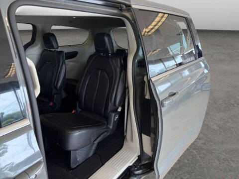 2022 Chrysler Pacifica Touring L