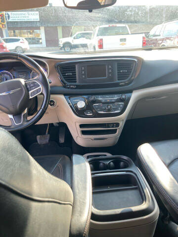 2017 Chrysler Pacifica Touring-L