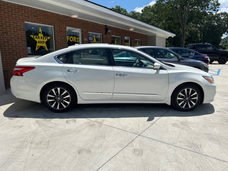 2016 Nissan Altima SL's photo