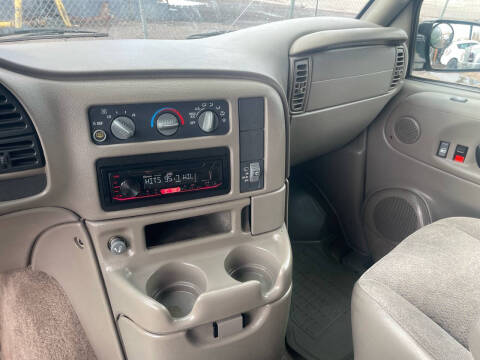 2005 GMC Safari SLT