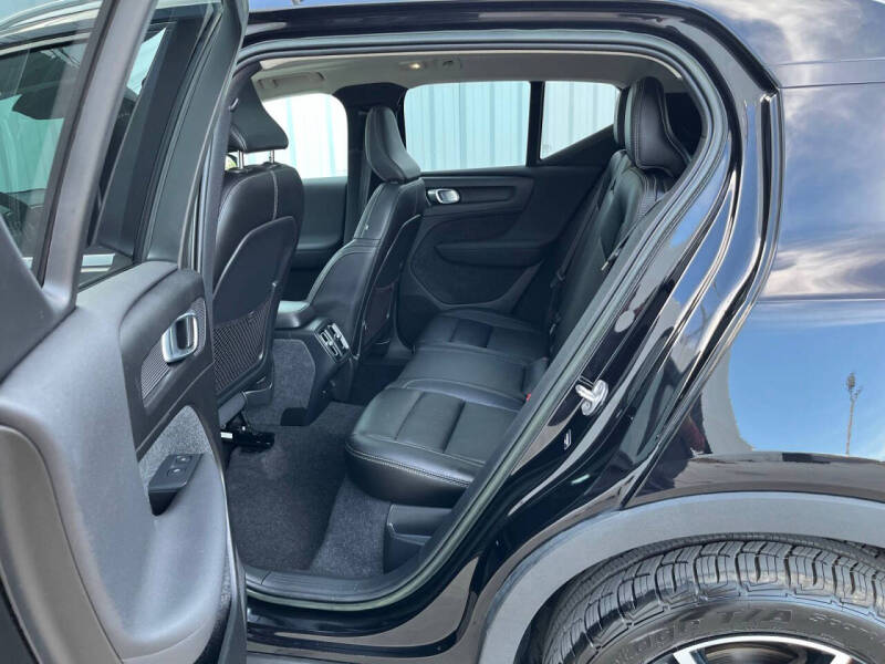 2023 Volvo XC40 B5 Plus Bright Theme