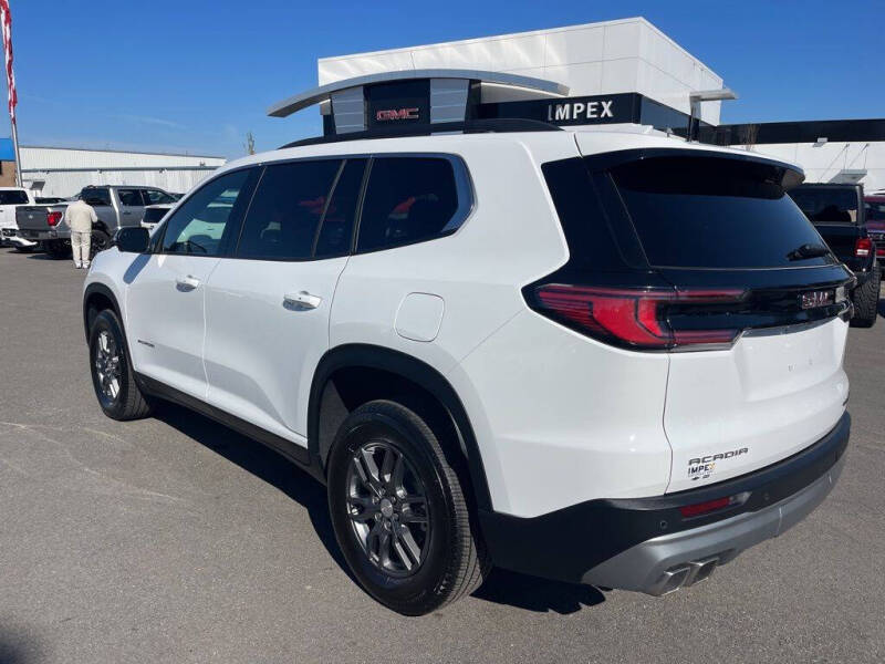 2025 GMC Acadia Elevation