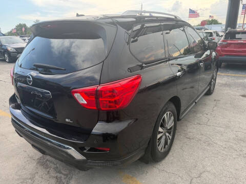 2017 Nissan Pathfinder SL
