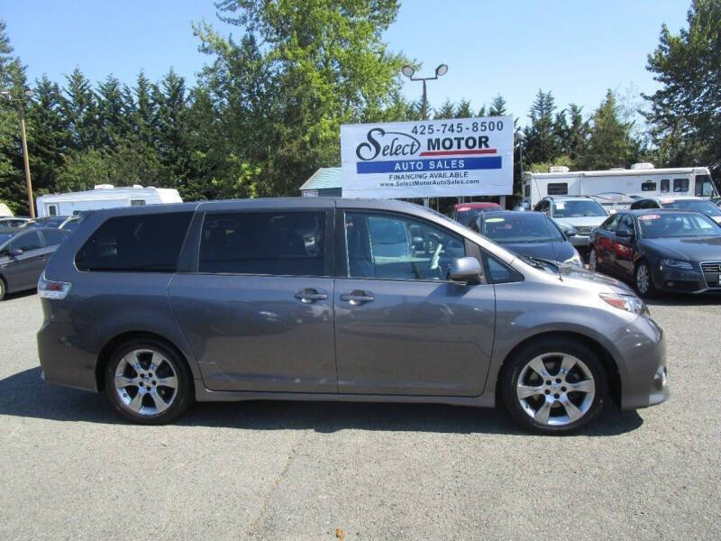 2013 Toyota Sienna SE 8-Passenger