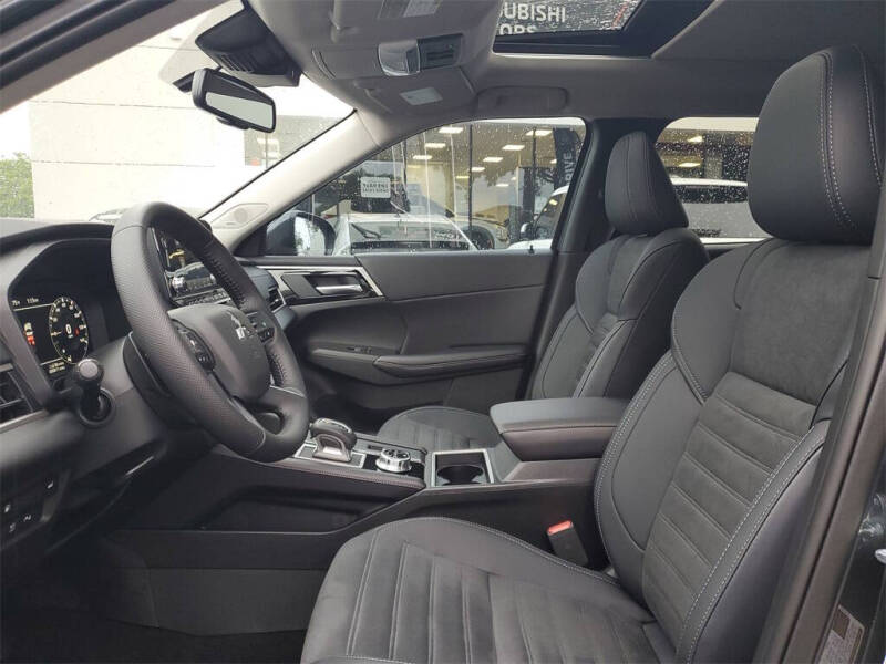 2025 Mitsubishi Outlander PHEV SE