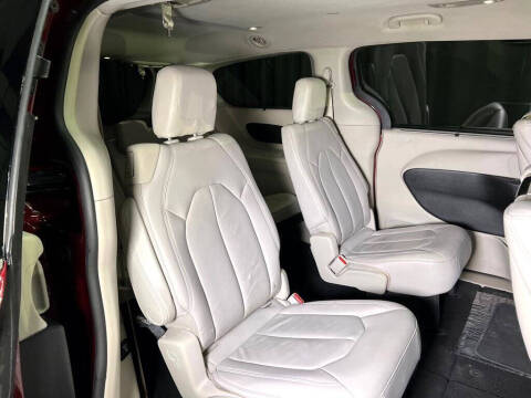 2017 Chrysler Pacifica Touring-L Plus