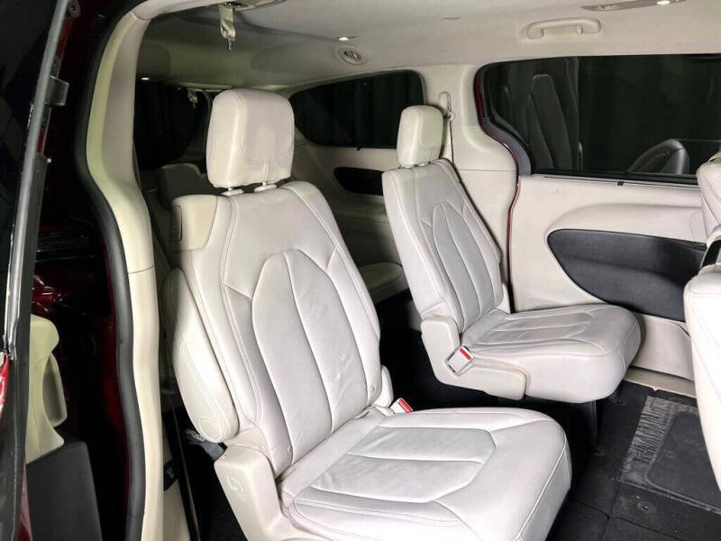 2017 Chrysler Pacifica Touring-L Plus