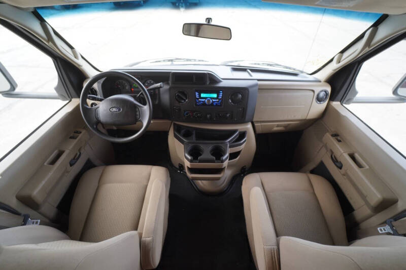 2018  Forest River  Coachmen Leprechaun