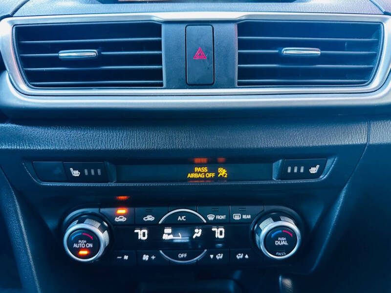 2018 Mazda MAZDA3 Touring