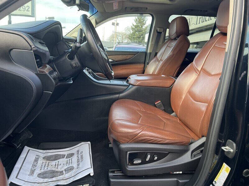 2017 Cadillac Escalade Luxury