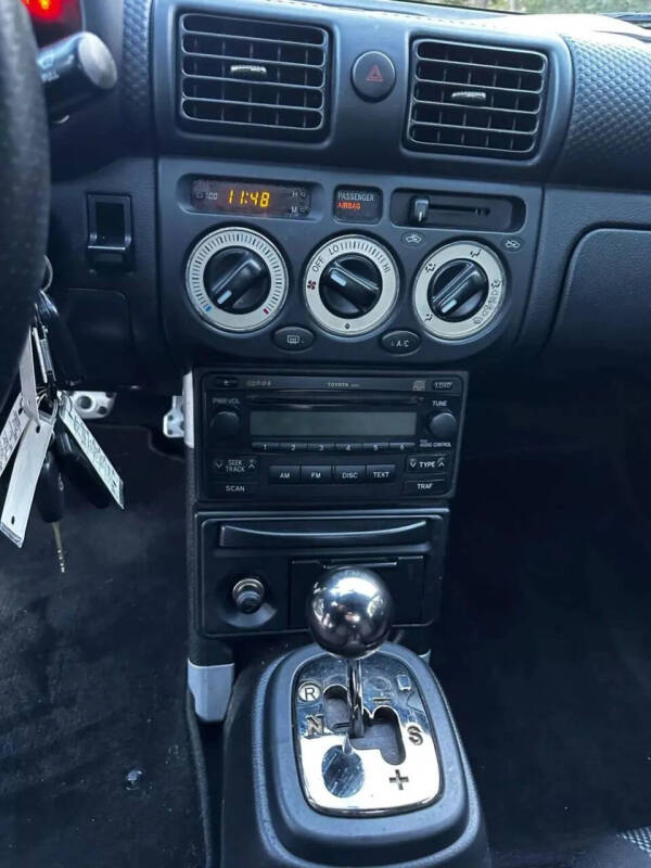 2005 Toyota MR2 Spyder