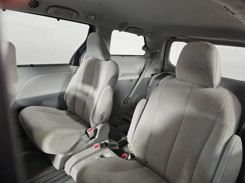 2012 Toyota Sienna LE 7-Passenger Auto Access Seat