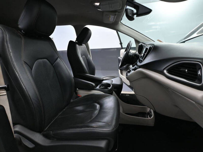 2020 Chrysler Pacifica Touring L