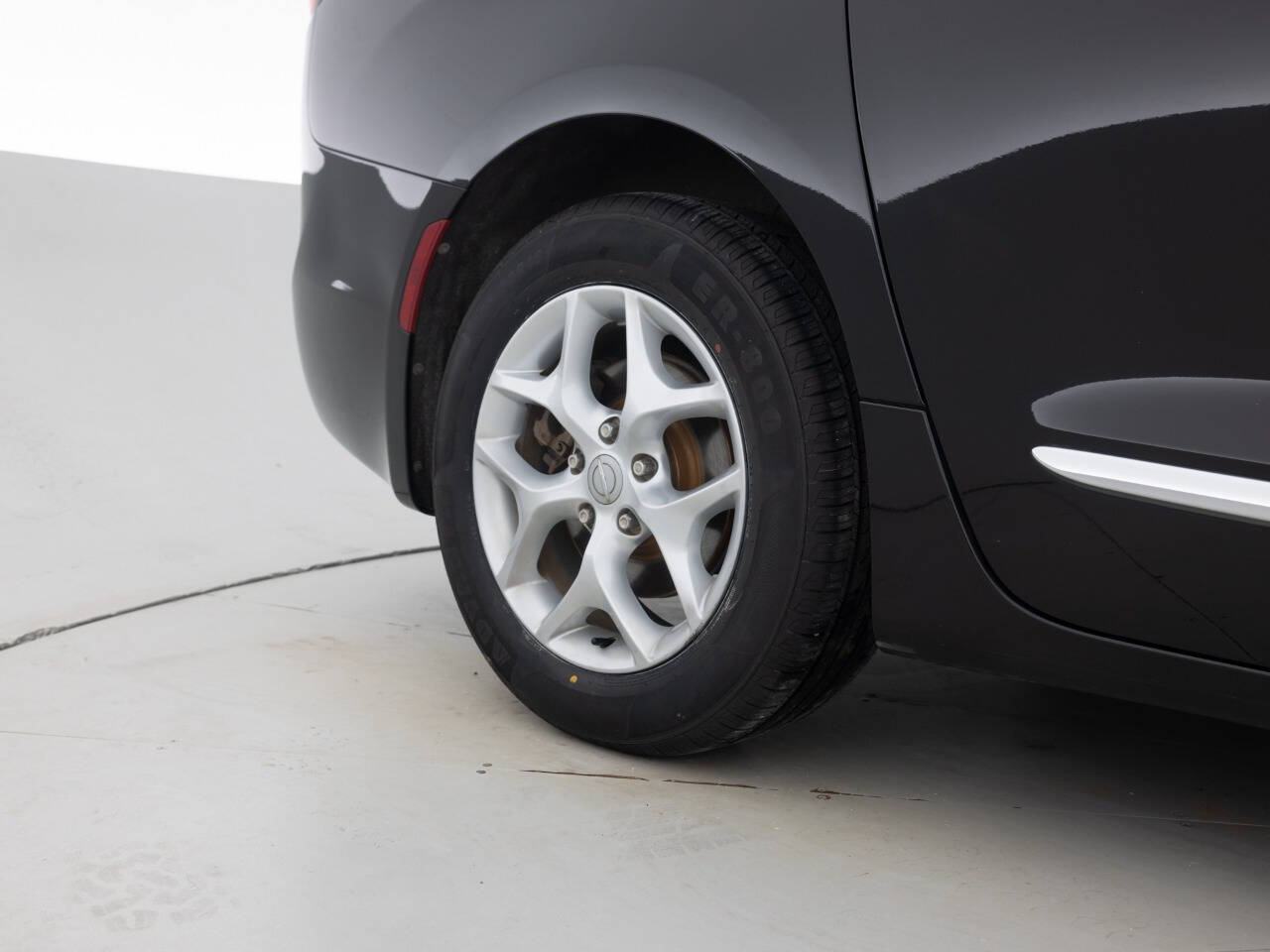 Used Car 2017 Chrysler Pacifica  Touring L 4dr Mini Van For Sale Under $15,000 In Coal City, Illinois