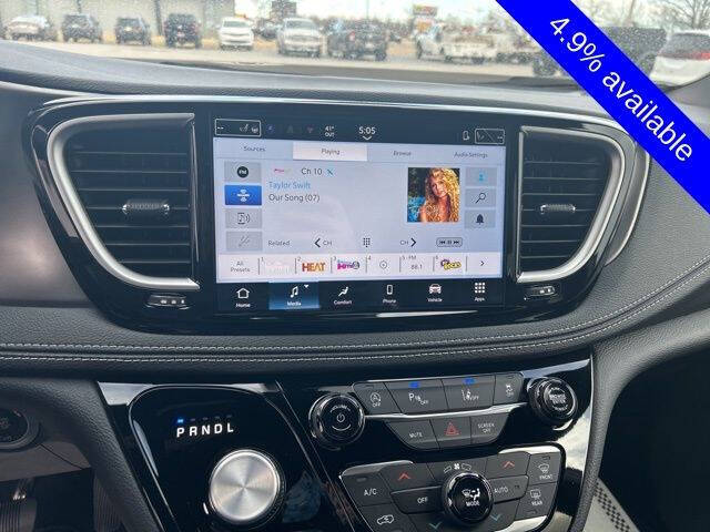 2026 Chrysler Pacifica Select