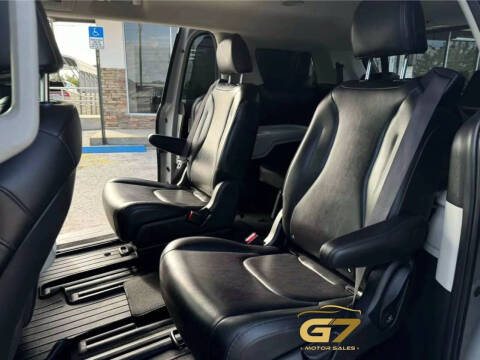 2023 Kia Carnival EX