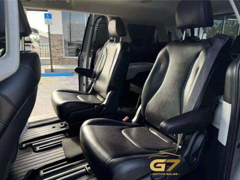 2023 Kia Carnival EX