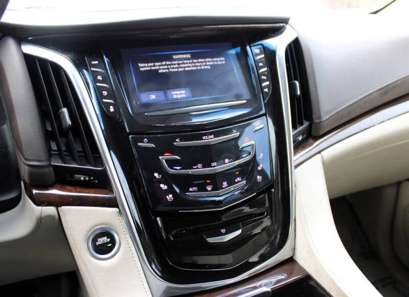 2017 Cadillac Escalade ESV Luxury