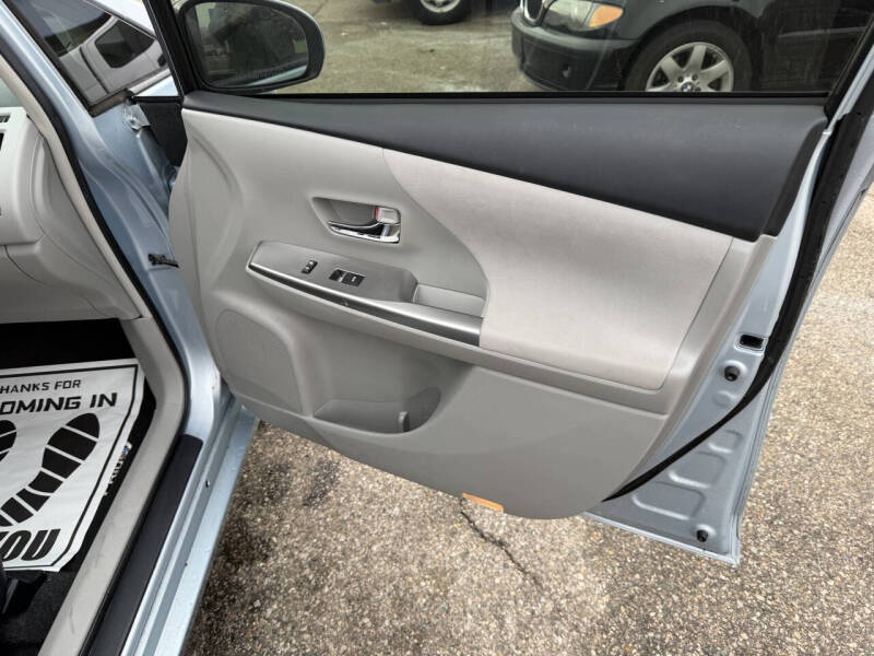 2015 Toyota Prius v Two