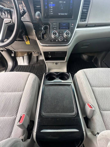 2015 Toyota Sienna LE 8-Passenger