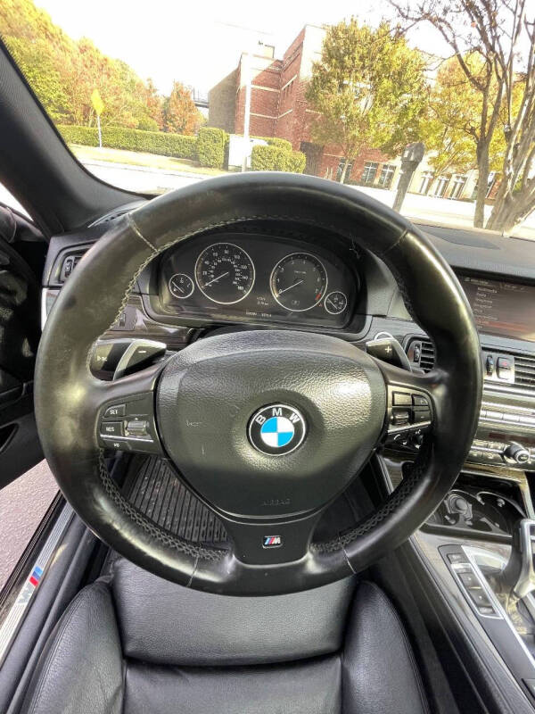 2013 BMW 5 Series 550i photo 19