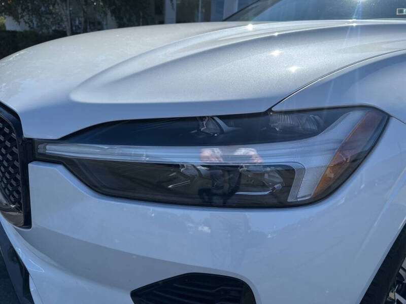 2025 Volvo XC60 B5 Plus Dark Theme