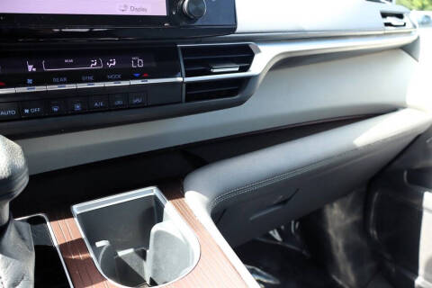 2022 Toyota Sienna LE 8-Passenger