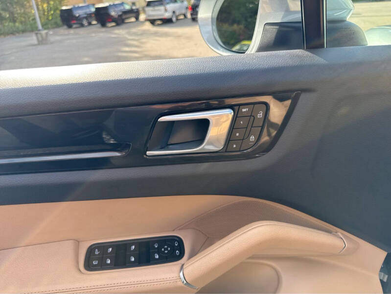 2023 Porsche Cayenne E-Hybrid