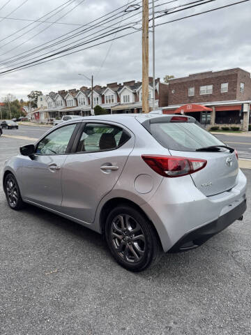 2020 Toyota Yaris Hatchback LE