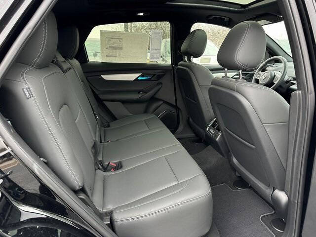 2025 VinFast VF8 Plus