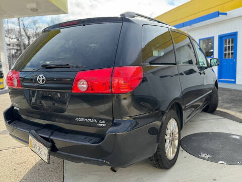 2010 Toyota Sienna LE 7-Passenger