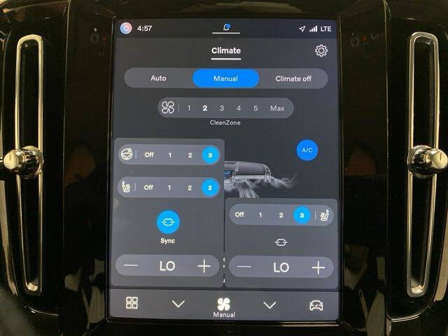 2025 Volvo XC40 B5 Core Bright Theme