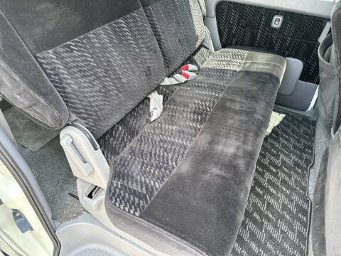 2000 Daihatsu Atrai 7