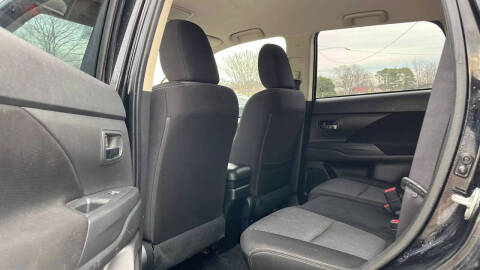 2017 Mitsubishi Outlander ES