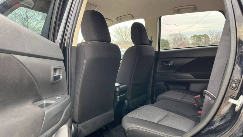 2017 Mitsubishi Outlander ES