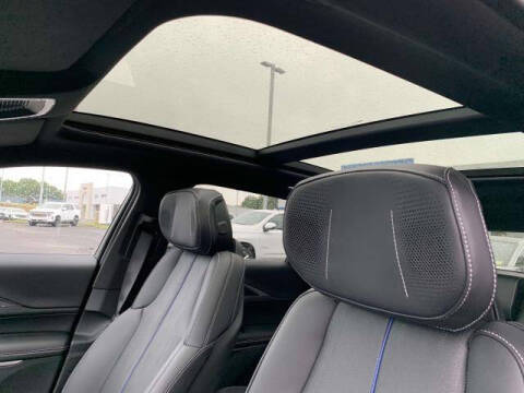 2024 Cadillac LYRIQ Luxury 2