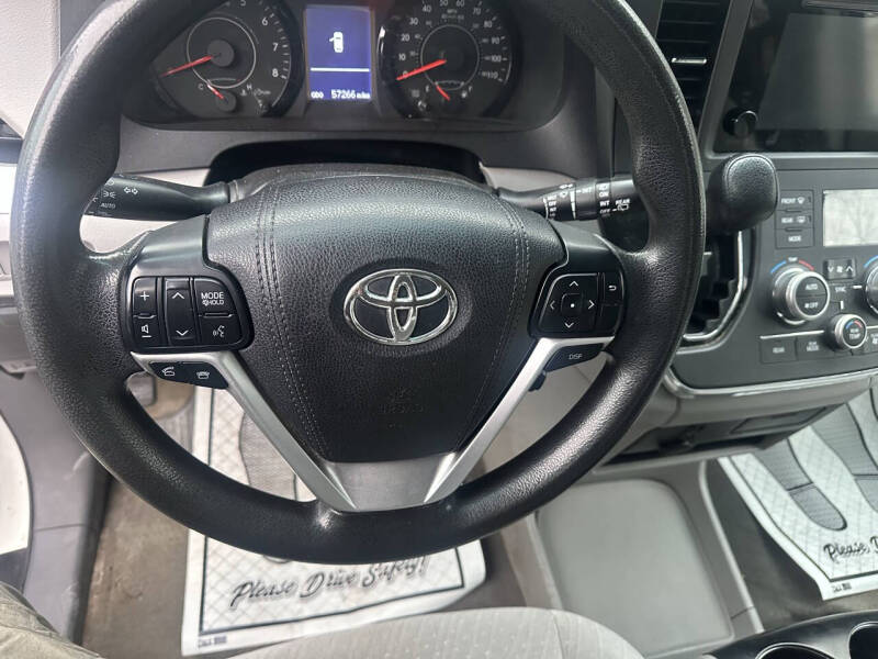2017 Toyota Sienna LE 7-Passenger