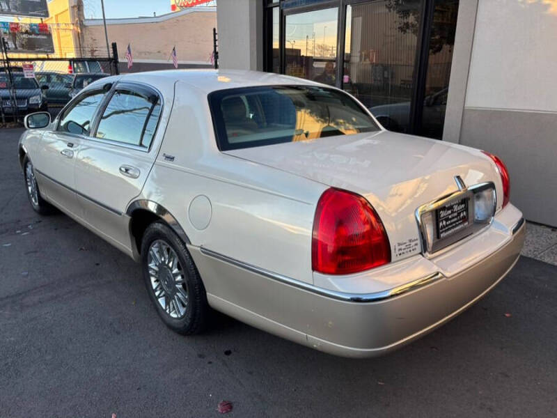 2007 Lincoln Town Car Signature Limited