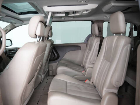 2014 Chrysler Town and Country Touring-L