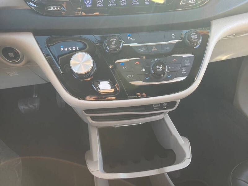 2017 Chrysler Pacifica Touring-L