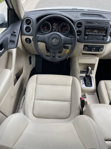 2012 Volkswagen Tiguan LE