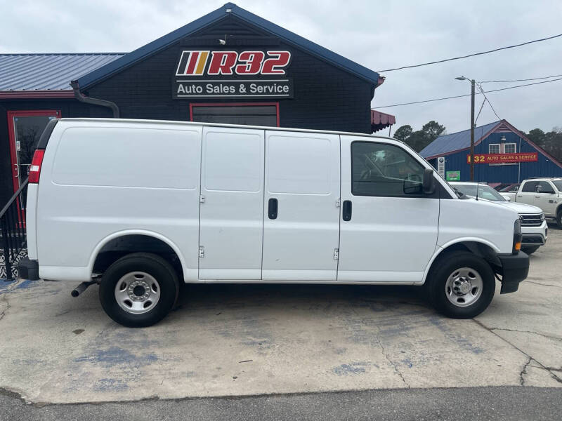 2023 Chevrolet Express Cargo Work Van's photo