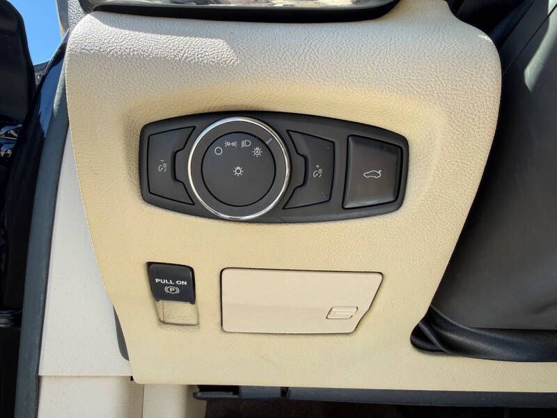 2017 Lincoln Continental Select