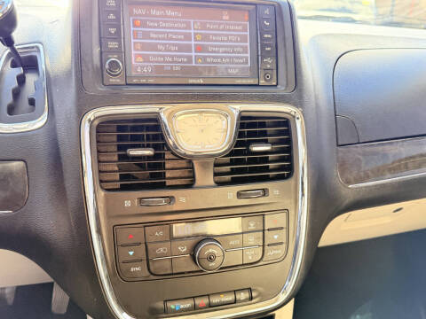 2012 Chrysler Town and Country Touring