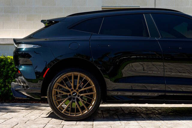 2025 Aston Martin DBX 707