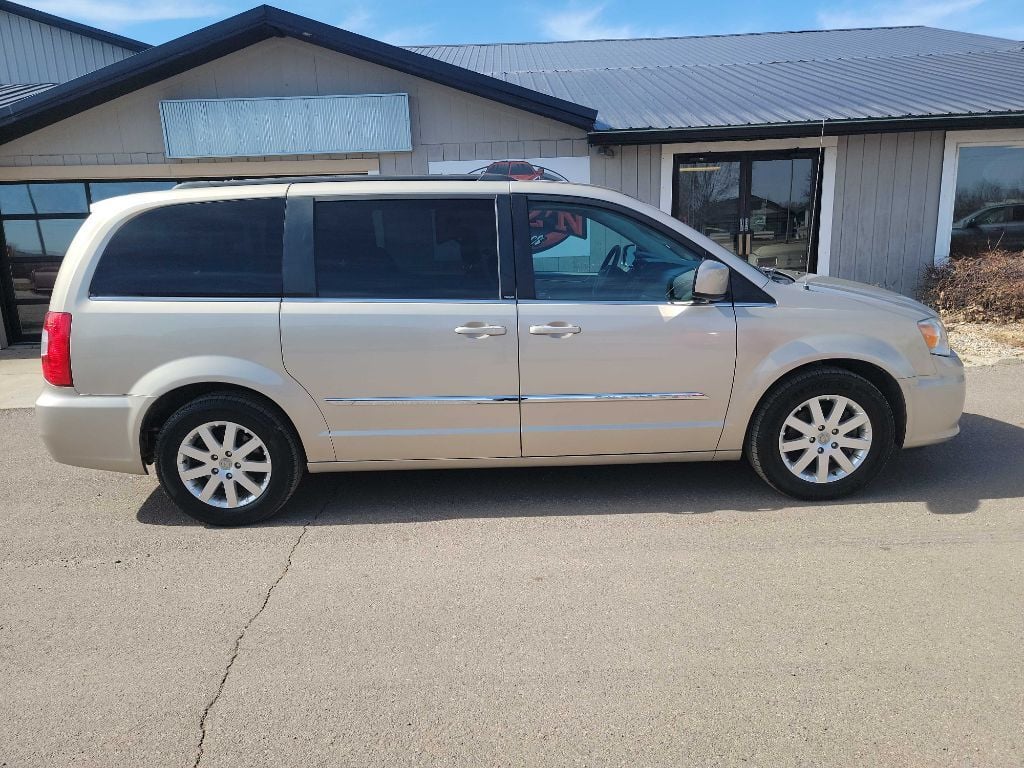 2014 Chrysler Town and Country 10