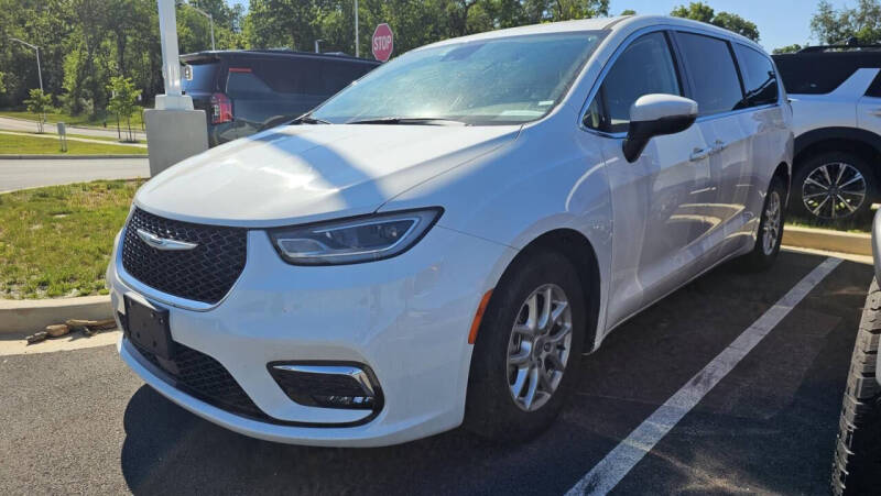 2023 Chrysler Pacifica Touring L's photo