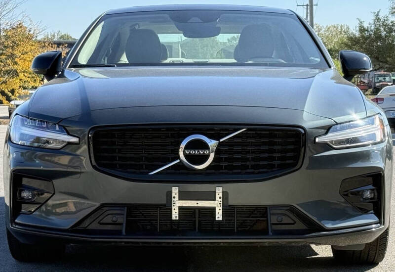 2022 Volvo S60 B5 Momentum